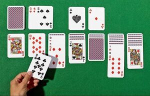 Hướng dẫn chơi game bài Solitaire dễ dàng cho người mới